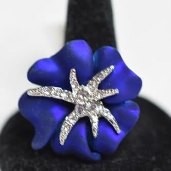 NWT Blue Velvet Bling Dinner Cocktail Statement Size 8 Ring - Picture 1 of 3